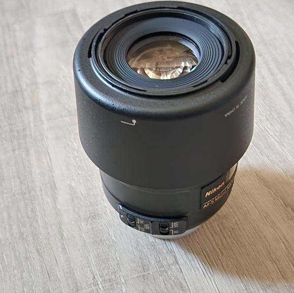 Nikon AF-S DX Micro NIKKOR 85mm F3.5G ED VR
